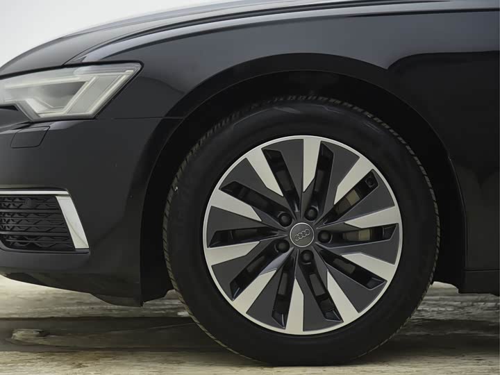 Фото 3 - Audi A6L