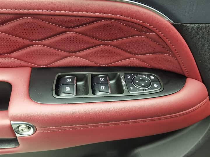 Фото 9 - Tank 300