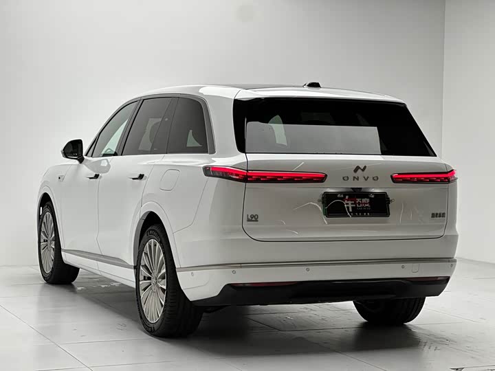 Фото 6 - Nio Onvo L90