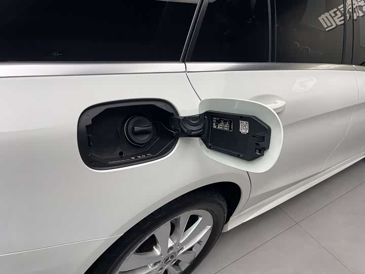 Фото 8 - Mercedes-Benz C-Class