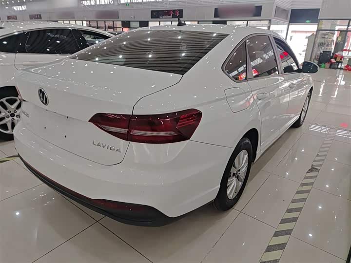 Фото 7 - Volkswagen Lavida