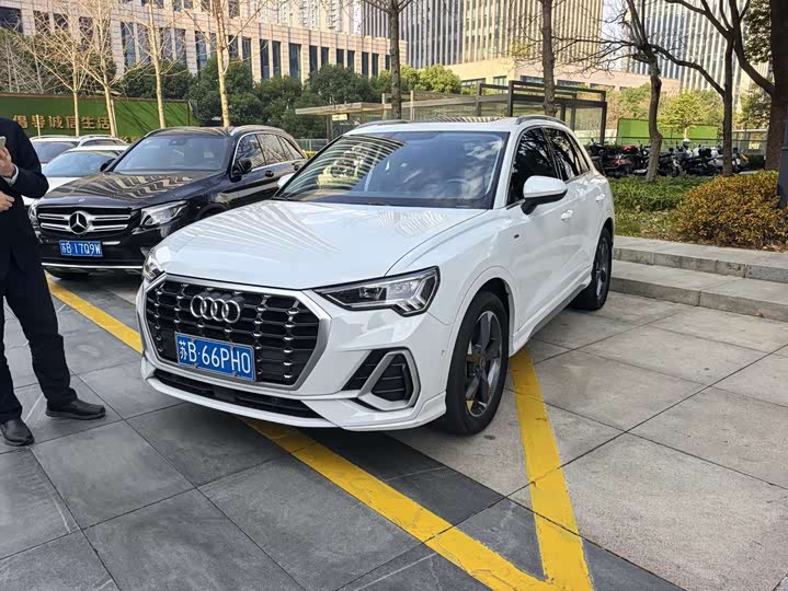 Фото 1 - Audi Q3