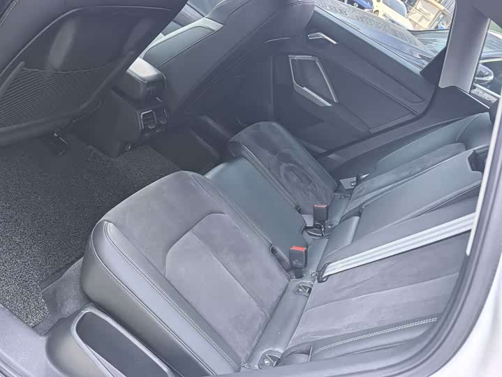 Фото 8 - Audi Q3