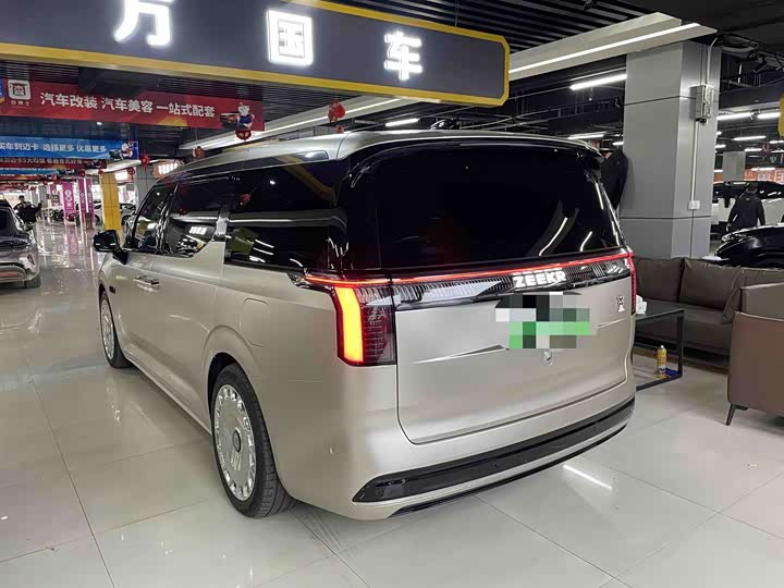 Фото 3 - Zeekr 009