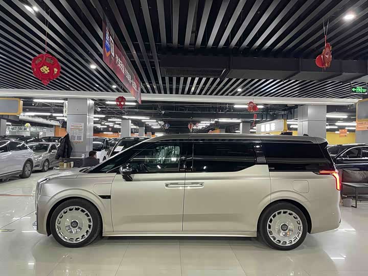 Фото 4 - Zeekr 009