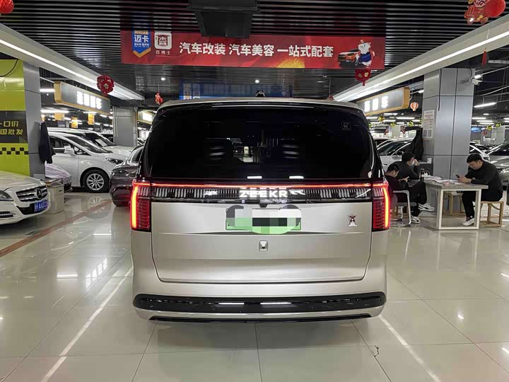 Фото 5 - Zeekr 009