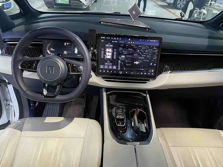 Фото 9 - Zeekr 009