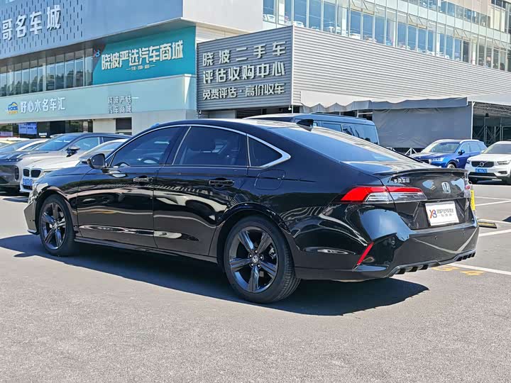 Фото 4 - Honda Inspire