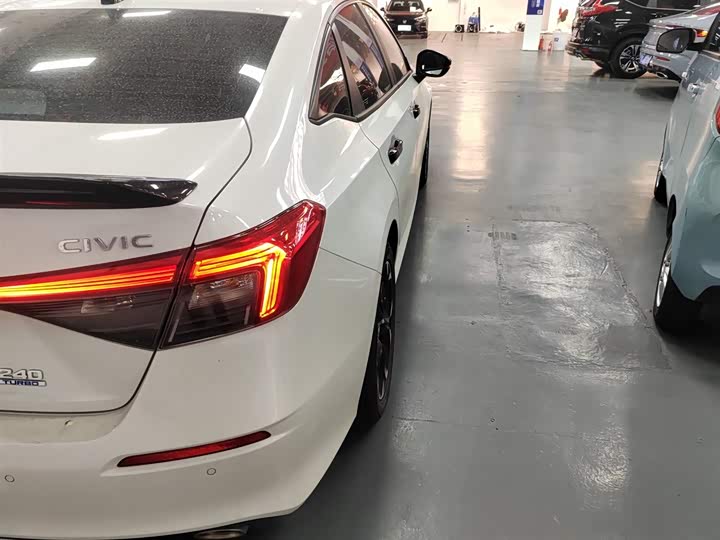 Фото 8 - Honda Civic