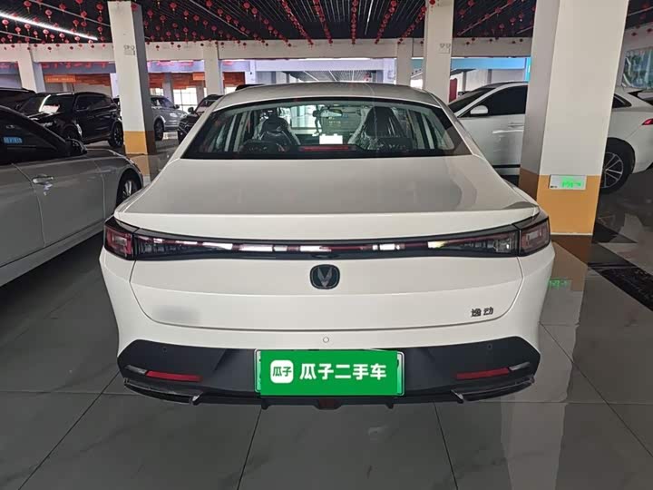 Фото 6 - Changan Eado EV