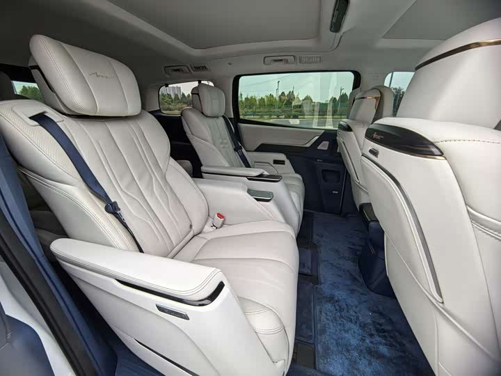 Фото 8 - Buick GL8 Century