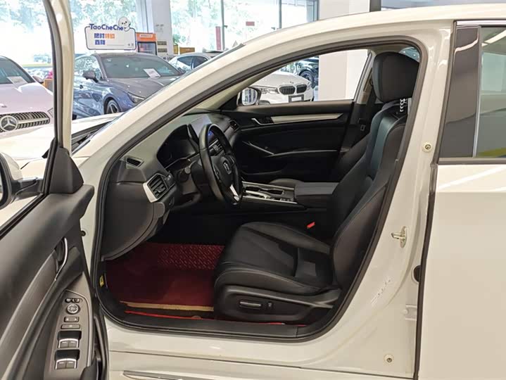 Фото 9 - Honda Accord