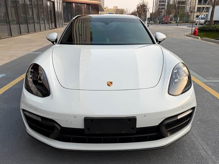 Фото 1 - Porsche Panamera