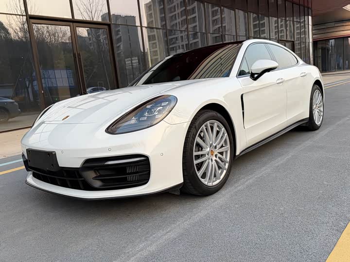 Фото 2 - Porsche Panamera