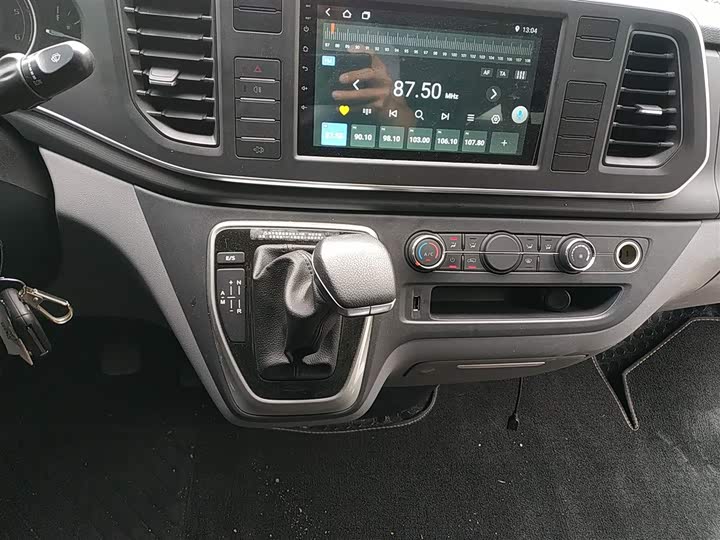 Фото 6 - Maxus V80