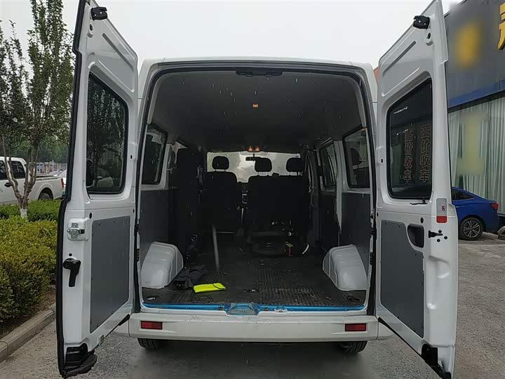 Фото 9 - Maxus V80