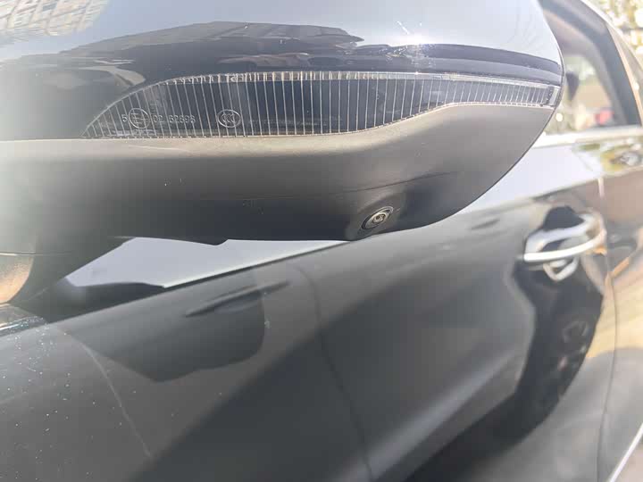 Фото 4 - Hongqi H5