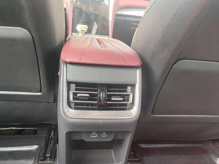 Фото 8 - Hongqi H5