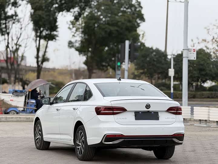 Фото 3 - Volkswagen Lavida