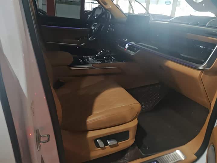 Фото 8 - Tank 500 Hybrid