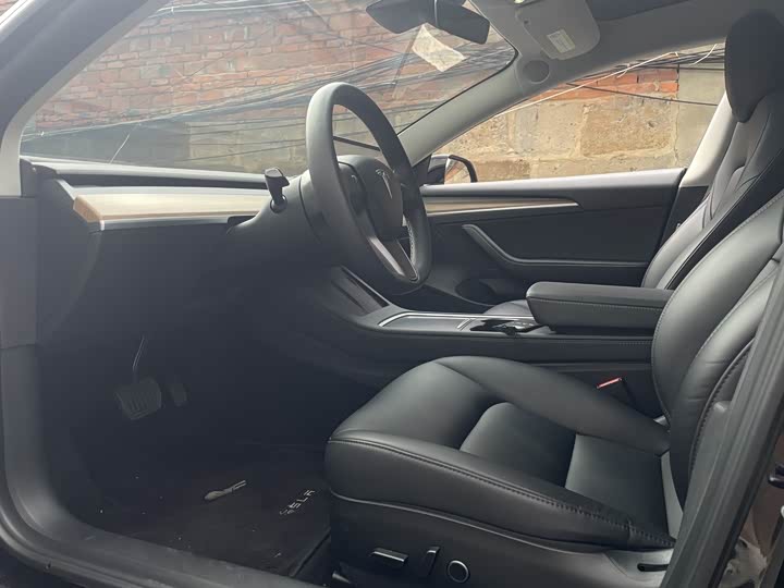 Фото 3 - Tesla Model 3