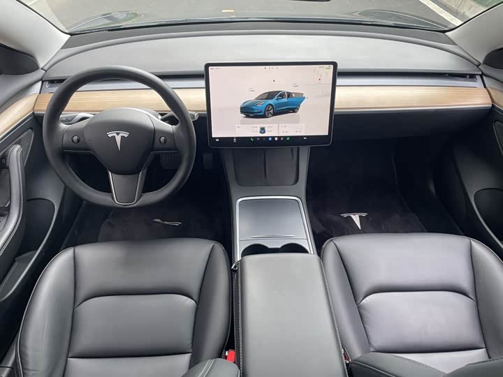 Фото 4 - Tesla Model 3