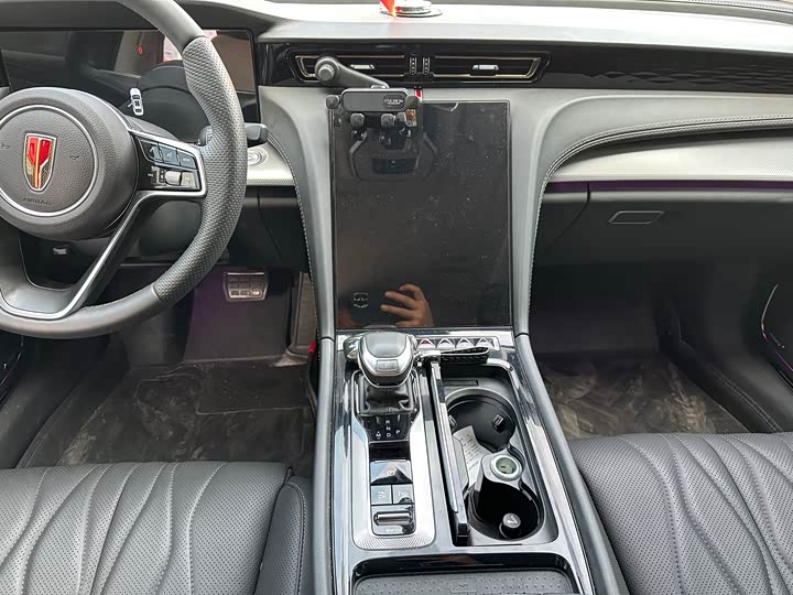 Фото 8 - Hongqi H5