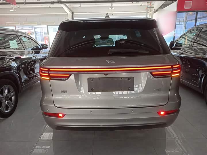 Фото 6 - LiXiang One