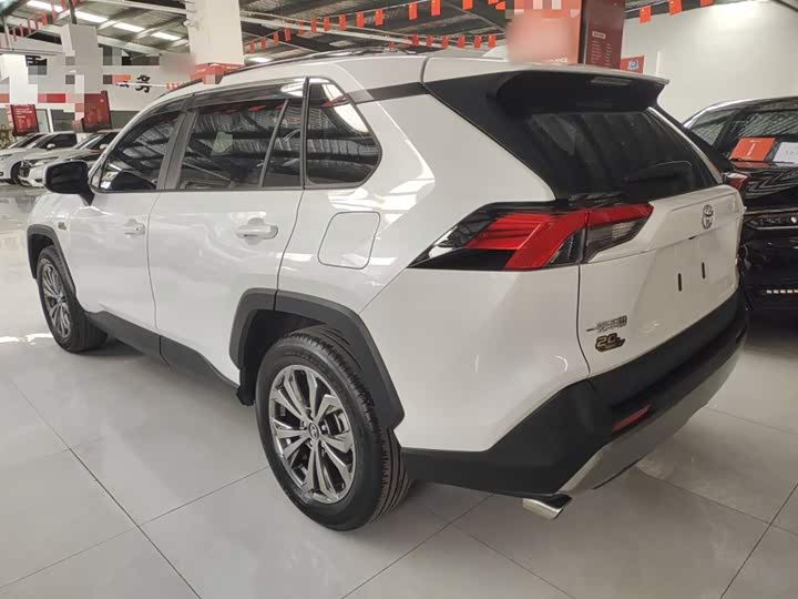 Фото 5 - Toyota RAV4