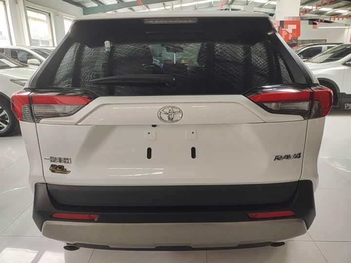 Фото 6 - Toyota RAV4