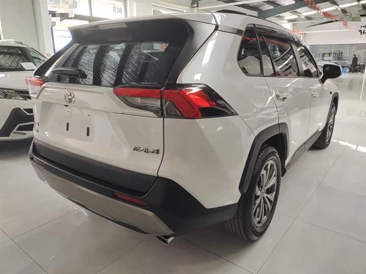 Фото 7 - Toyota RAV4