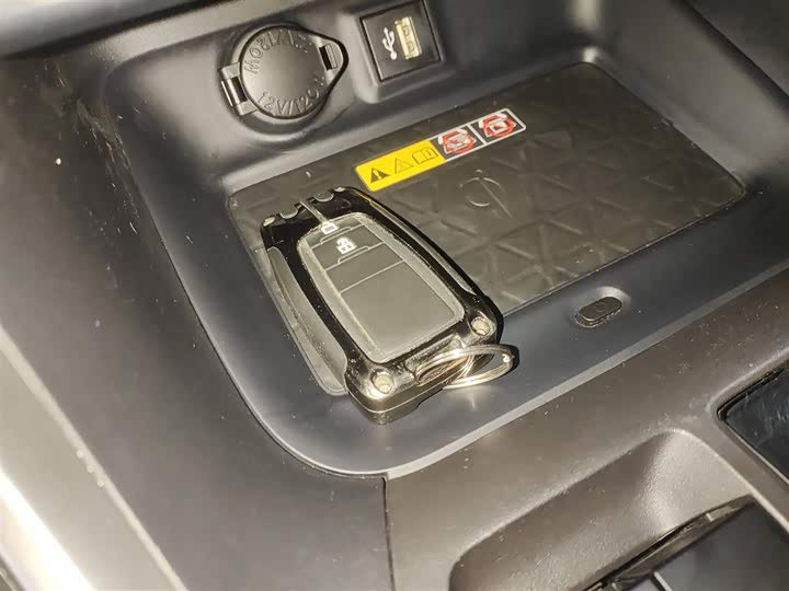 Фото 9 - Toyota RAV4