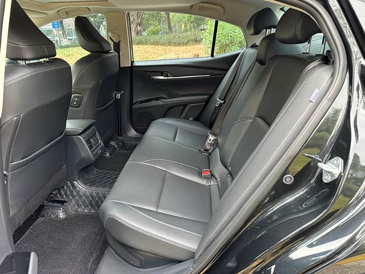 Фото 6 - Toyota Camry