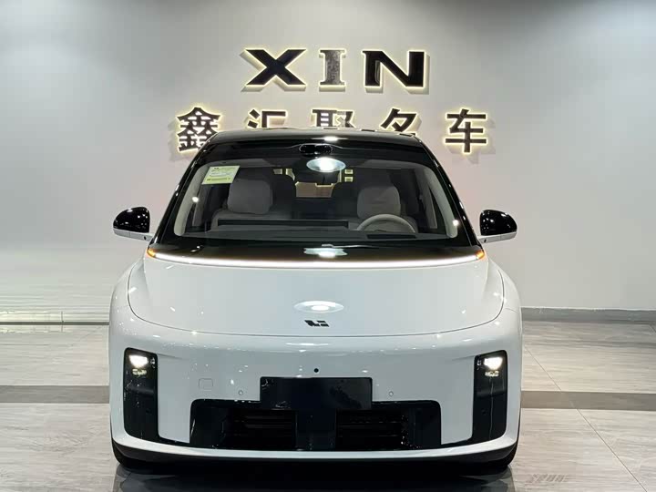 Фото 2 - LiXiang i8