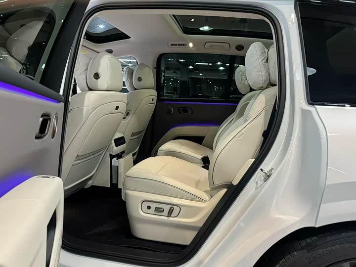 Фото 7 - LiXiang i8