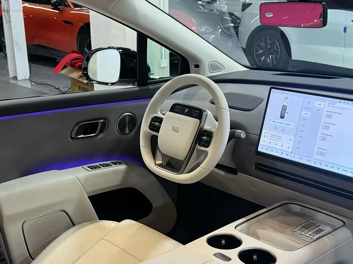 Фото 8 - LiXiang i8