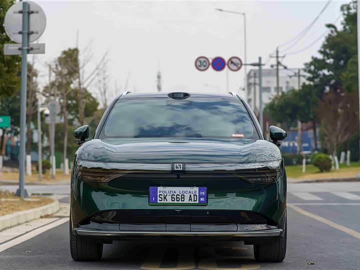 Фото 2 - Zeekr 7X