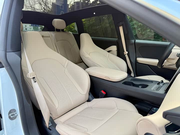 Фото 7 - Nio ET5T