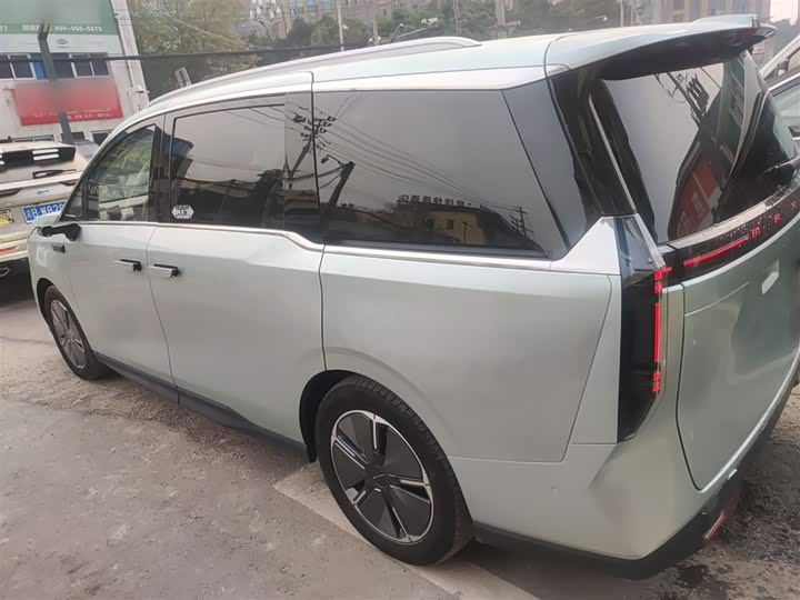 Фото 5 - Maxus Mifa 7