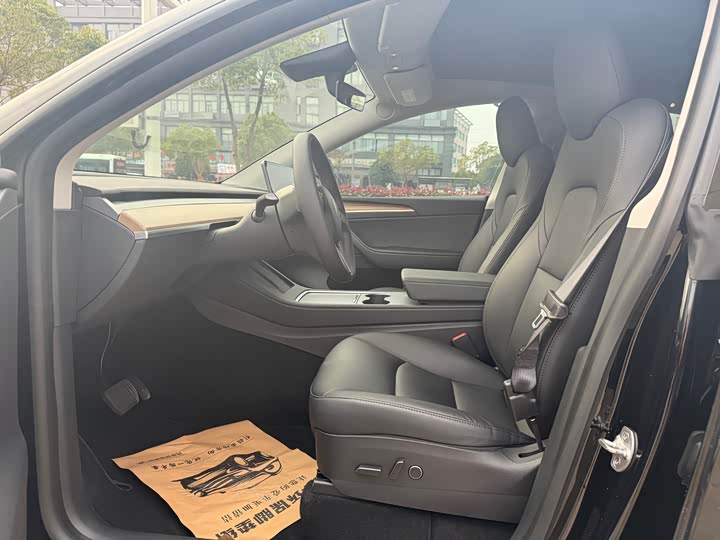 Фото 6 - Tesla Model Y