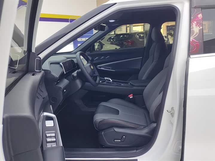 Фото 9 - Geely Atlas