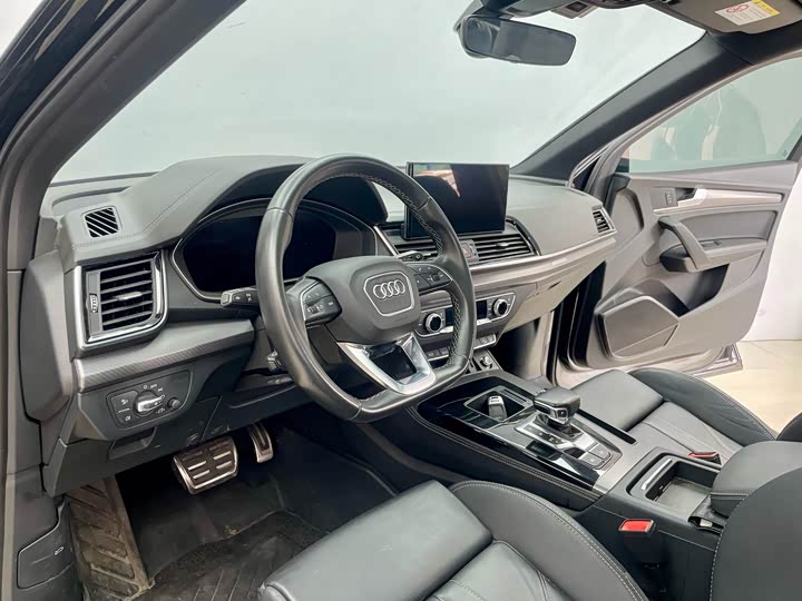 Фото 6 - Audi Q5L