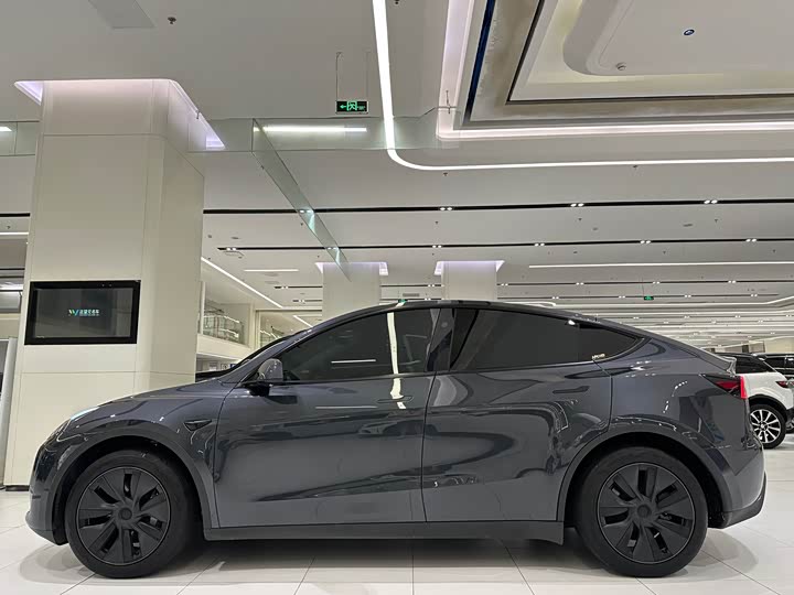 Фото 3 - Tesla Model Y