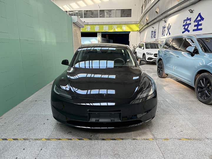 Фото 2 - Tesla Model 3