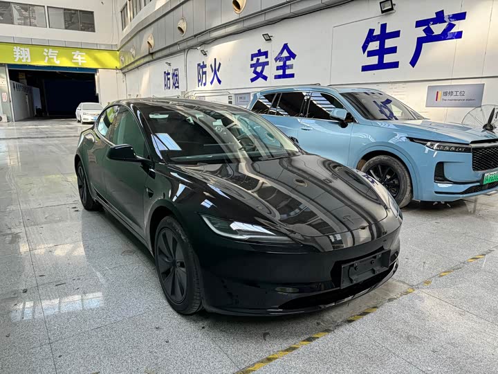 Фото 3 - Tesla Model 3