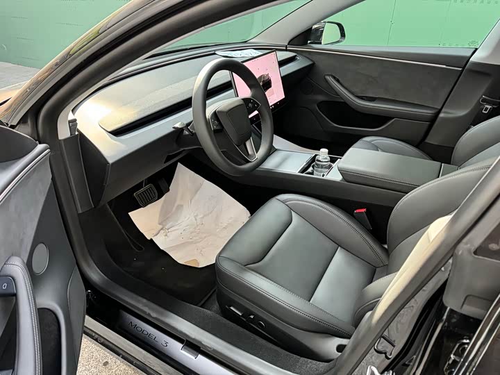 Фото 4 - Tesla Model 3