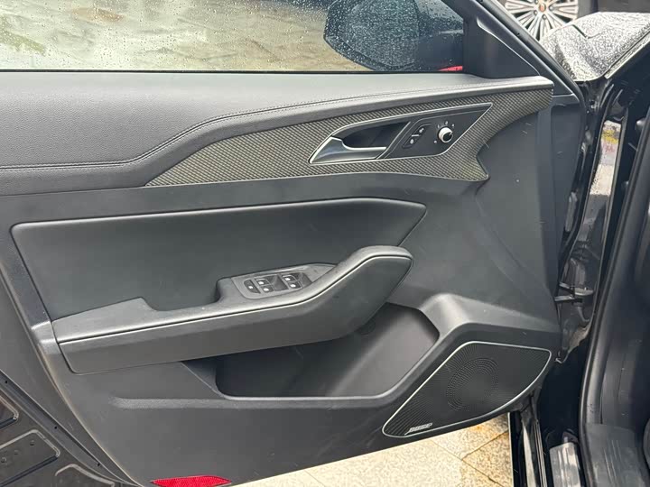 Фото 8 - Hongqi H5