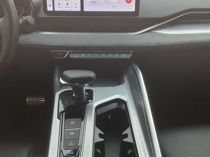 Фото 8 - Geely Preface