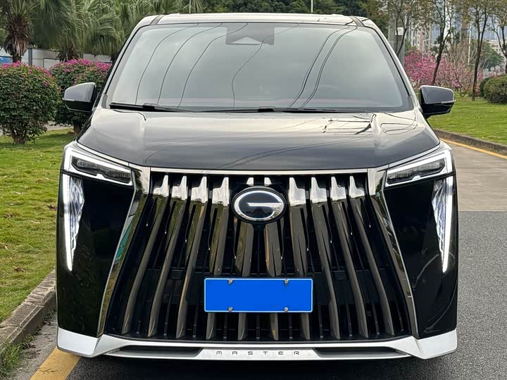 Фото 2 - GAC Trumpchi M8