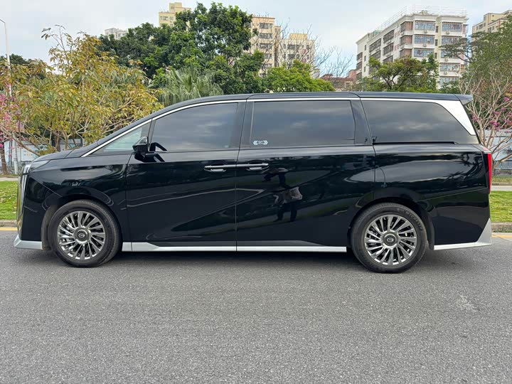 Фото 3 - GAC Trumpchi M8